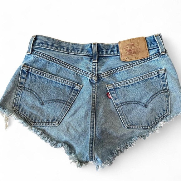 LEVI’s 501 distressed Jean shorts high rise button fly size 26 - Picture 2 of 2